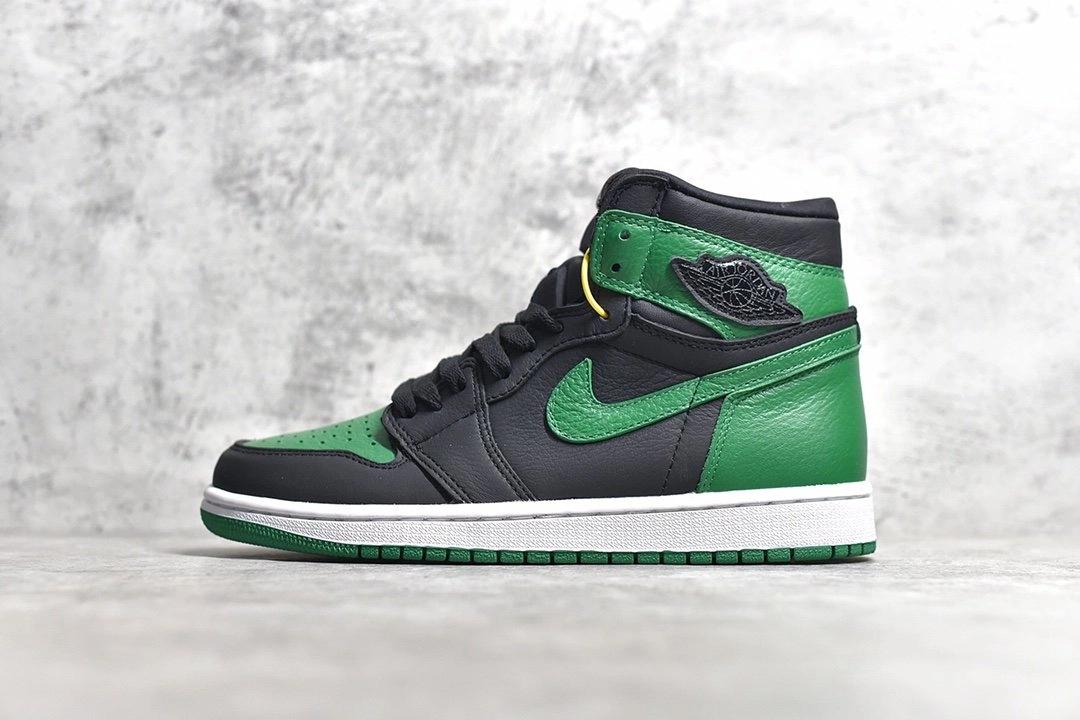 Air Jordan 1 Retro High OG “ Pine Green”