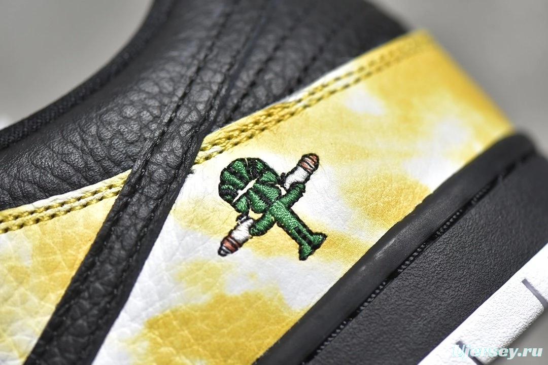 NK SB Dunk Low Pro QS Roswell Raygun