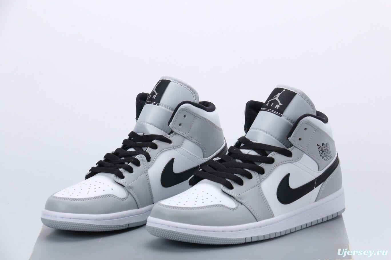 Air Jordan 1 Mid“Light Smoke Grey”