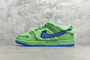 NK SB DUNK LOW PRO QS