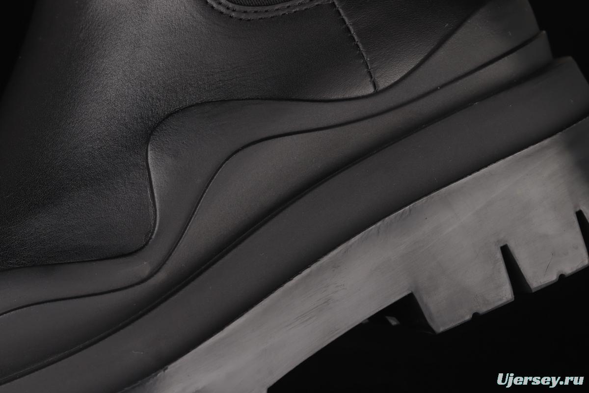 Casual leather boots in Bottega Veneta