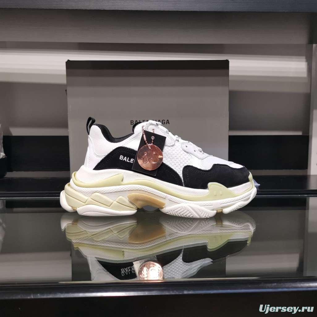 Men/Women Balenciaga Triple S Sneaker White/Black Item Ab5580330