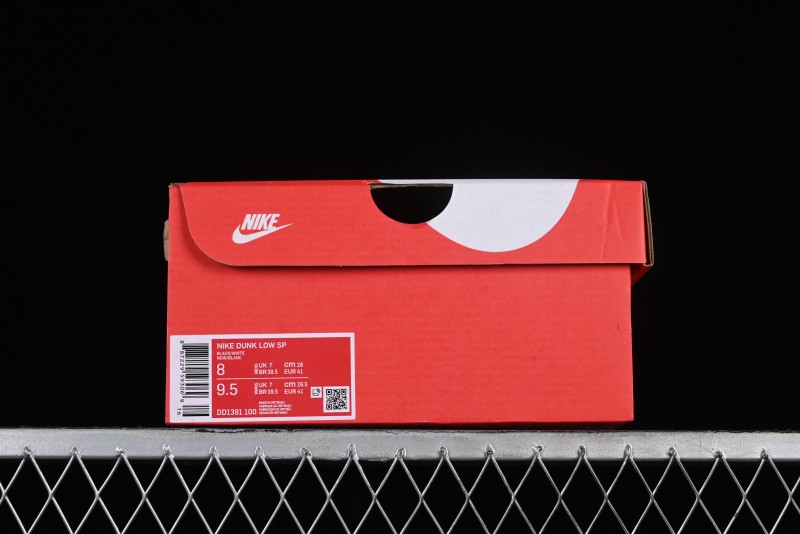 Nike Dunk Retro Saml Panda Mischief Low-Top Casual Sneakers with SB Lace and Retro Black-White Design - DD1391-100