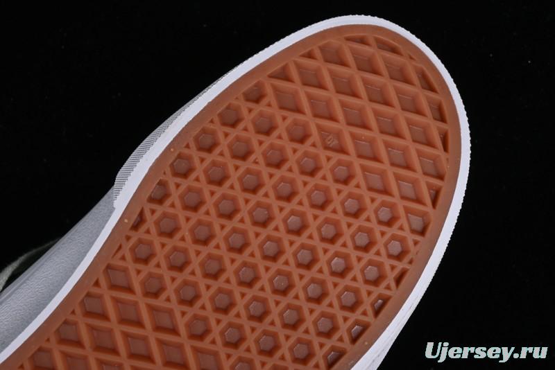 Vans Classics Knu Skool Retro Sneakers with Enlarged Toe and Thickened Tongue - VN0009QCLC2