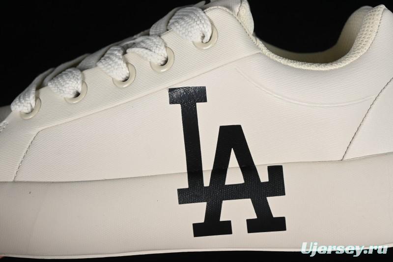 MLB Chunky Classic Base New York Yankees Lightweight Platform Casual Sneakers - 3ASXCCB4N07CRS