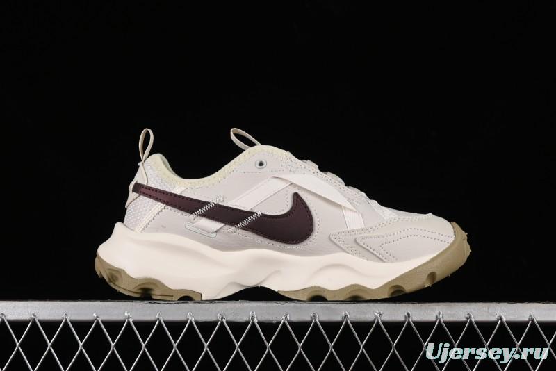 Nike TC 7900 Retro Dad Shoes with Reflective Swoosh and Cushioned Sole - DD9682-003