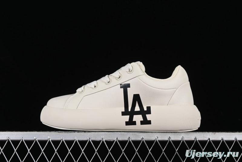 MLB Chunky Classic Base New York Yankees Lightweight Platform Casual Sneakers - 3ASXCCB4N07CRS