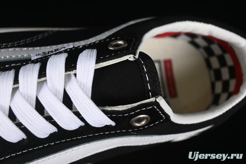 Vans Old Skool Low-Top Retro Skate Shoes in Black & White - VN0A5KRXBA2