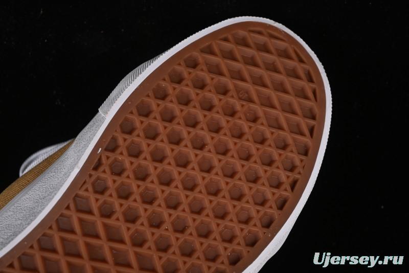 Vans Chukka Push Low-Top Skate Shoes in Beige with Slip-Resistant Sole - VN000CZW4MG