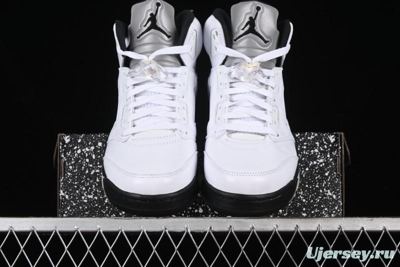 Nike Air Jordan 5 Retro Basketball Shoes in White/Silver/Black - DD0587-110