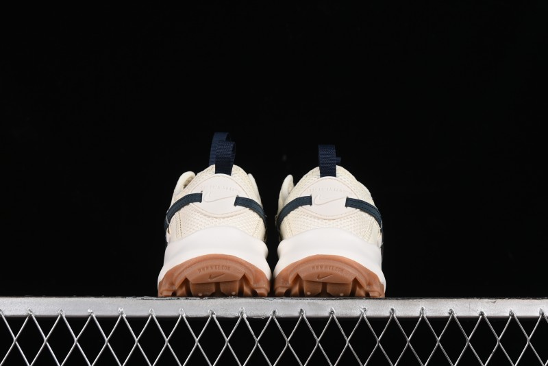 Nike TC 7900 Retro Chunky Dad Shoes with Reflective Swoosh and Cushioned Sole - DD9682-103