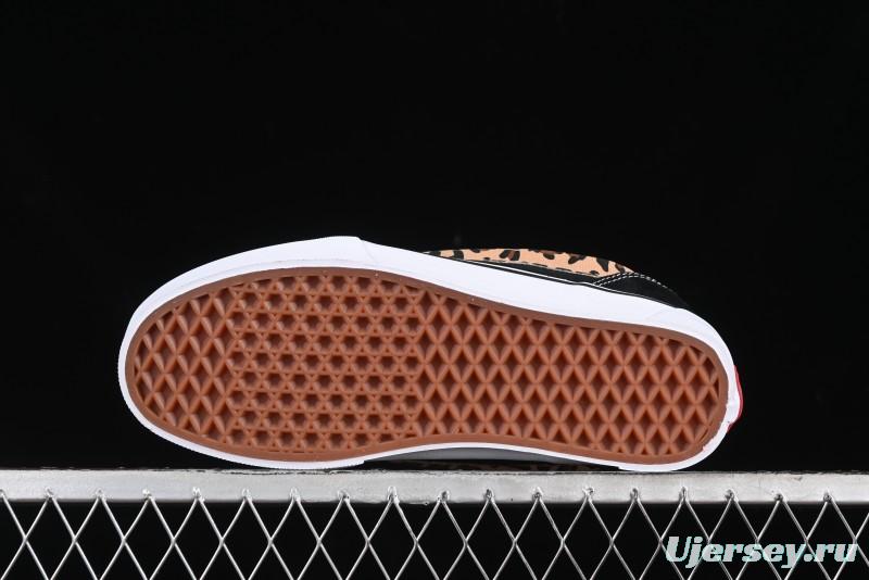 Vans Classics Knu Skool Sneakers with Leopard Print Logo in Black - VN000D2GBA2