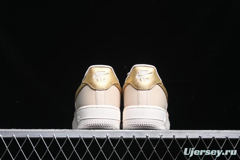 Nike Air Force 1 '07 Low Top Sneakers with Full-Grain Leather and Air Cushion - DQ7569-102