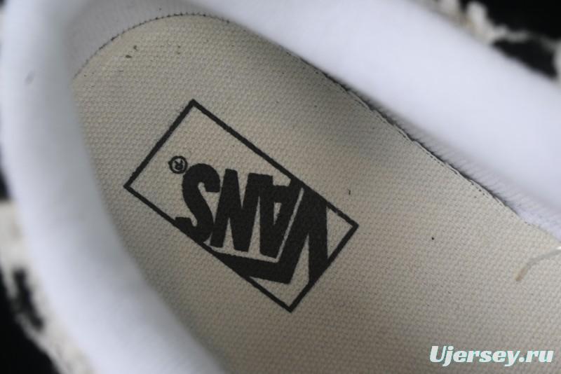 Vans Classics Knu Skool Retro Skate Shoes with Enhanced Cushion and Breathable Mesh - VN0A5JM2BA21