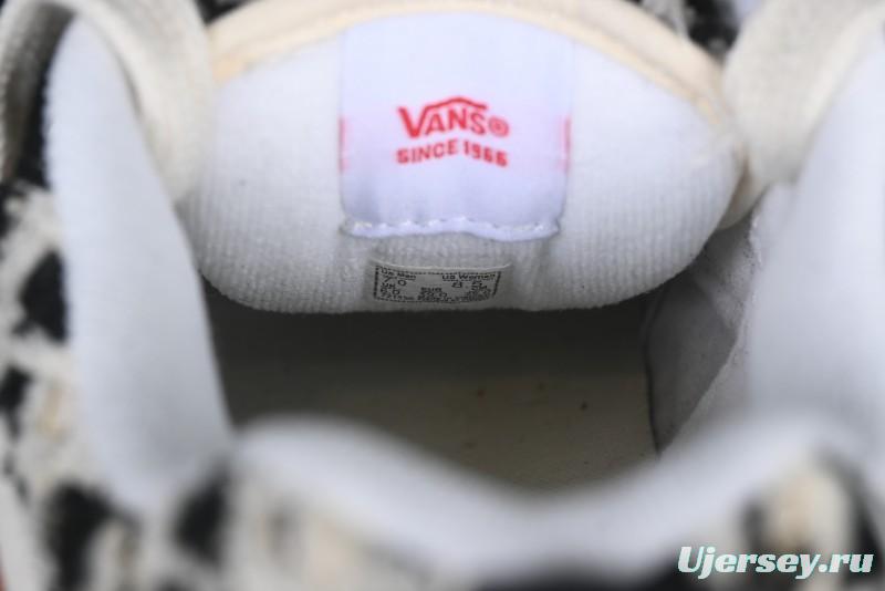 Vans Classics Knu Skool Retro Skate Shoes with Enhanced Cushion and Breathable Mesh - VN0A5JM2BA21