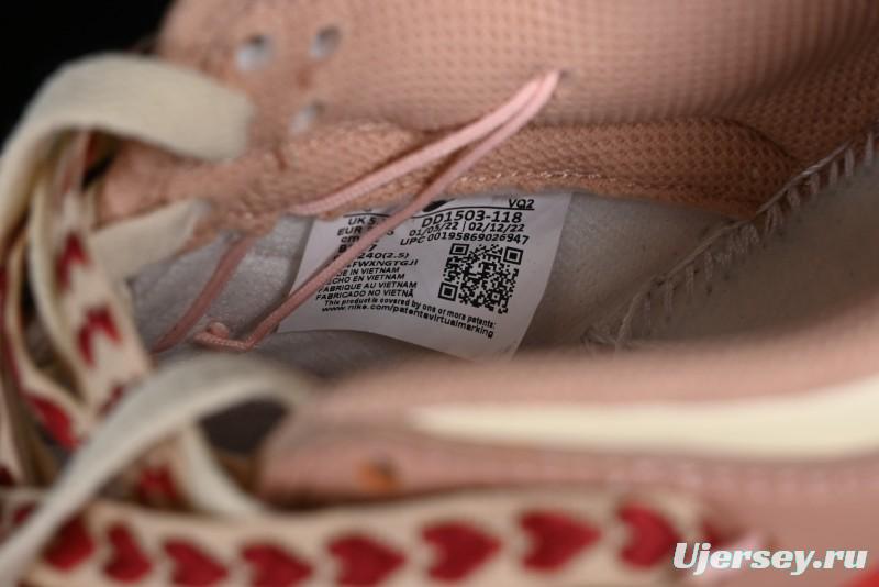 Nike Dunk Low SB Christmas Gift Strawberry Cake Casual Sneakers with Dual Laces - DD1503-118