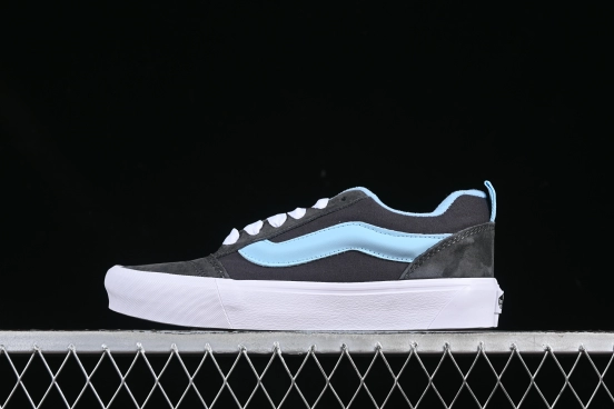 Men's Classic Skate Shoes with Light Blue Side Stripe – Suede and Canvas Design