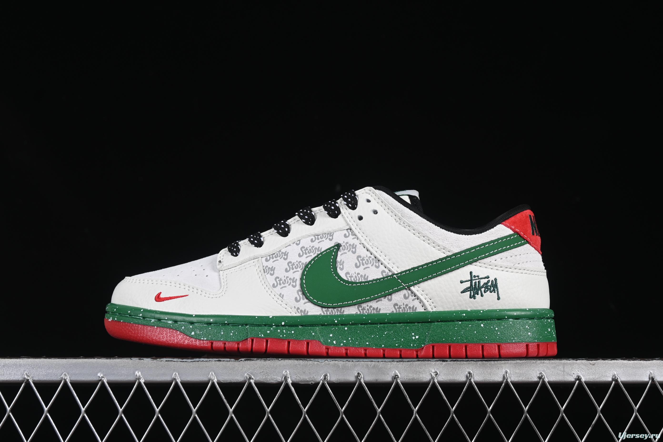 Nike x Stüssy Dunk Low "Holiday Edition" - Limited Edition Sneaker