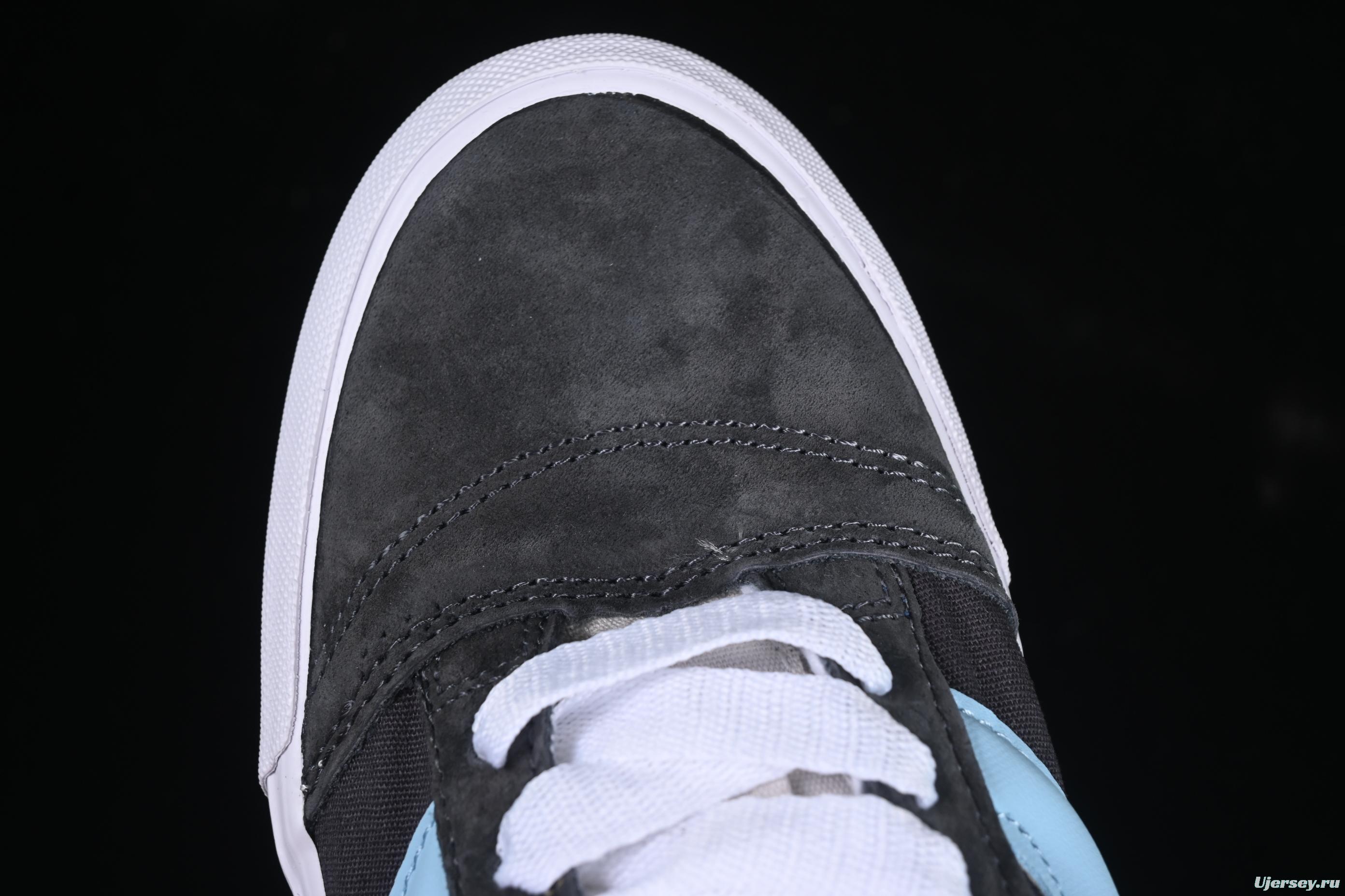 Men's Classic Skate Shoes with Light Blue Side Stripe – Suede and Canvas Design