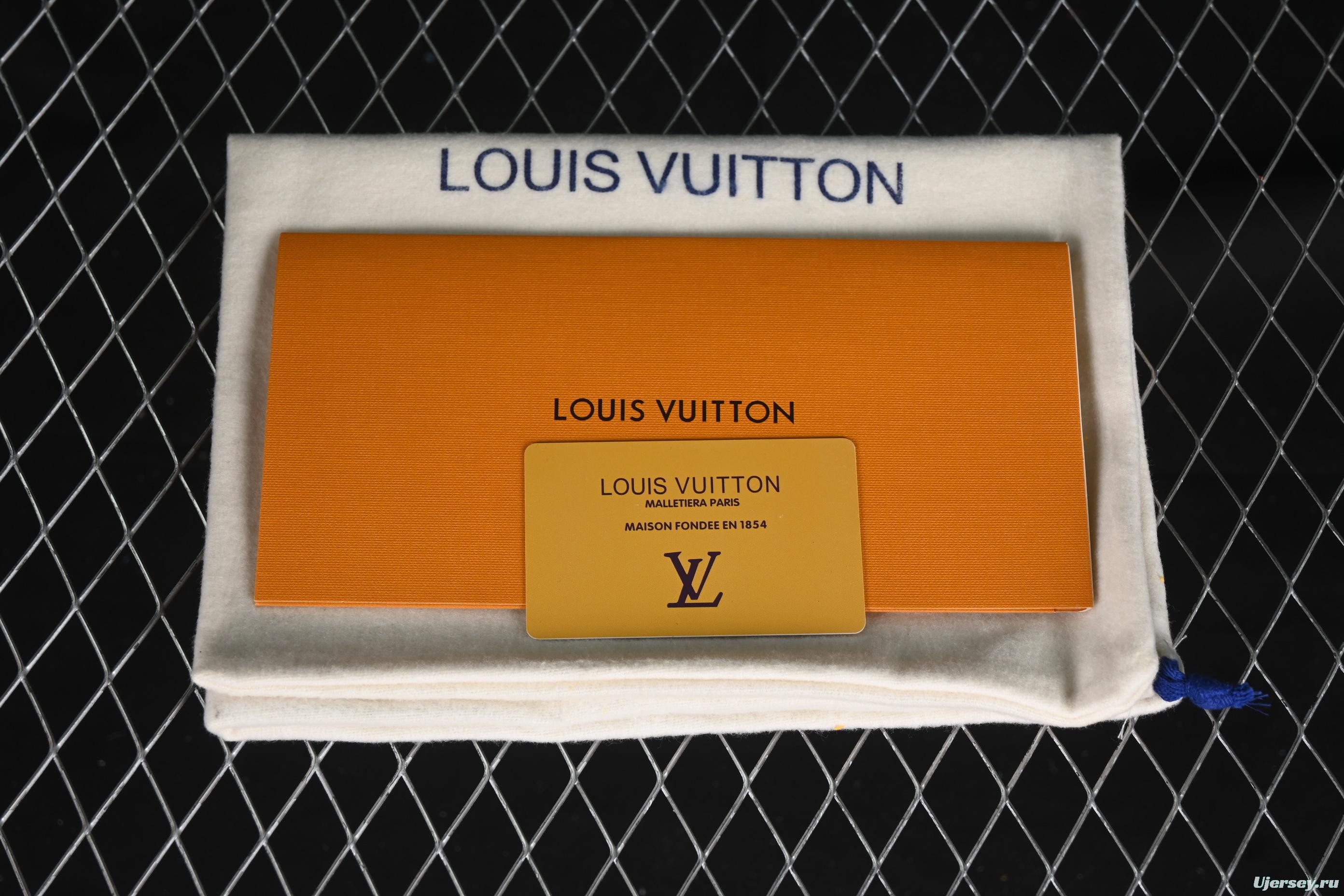Louis Vuitton Footprint Soccer Low-Top Lifestyle Sneakers White - AJF6