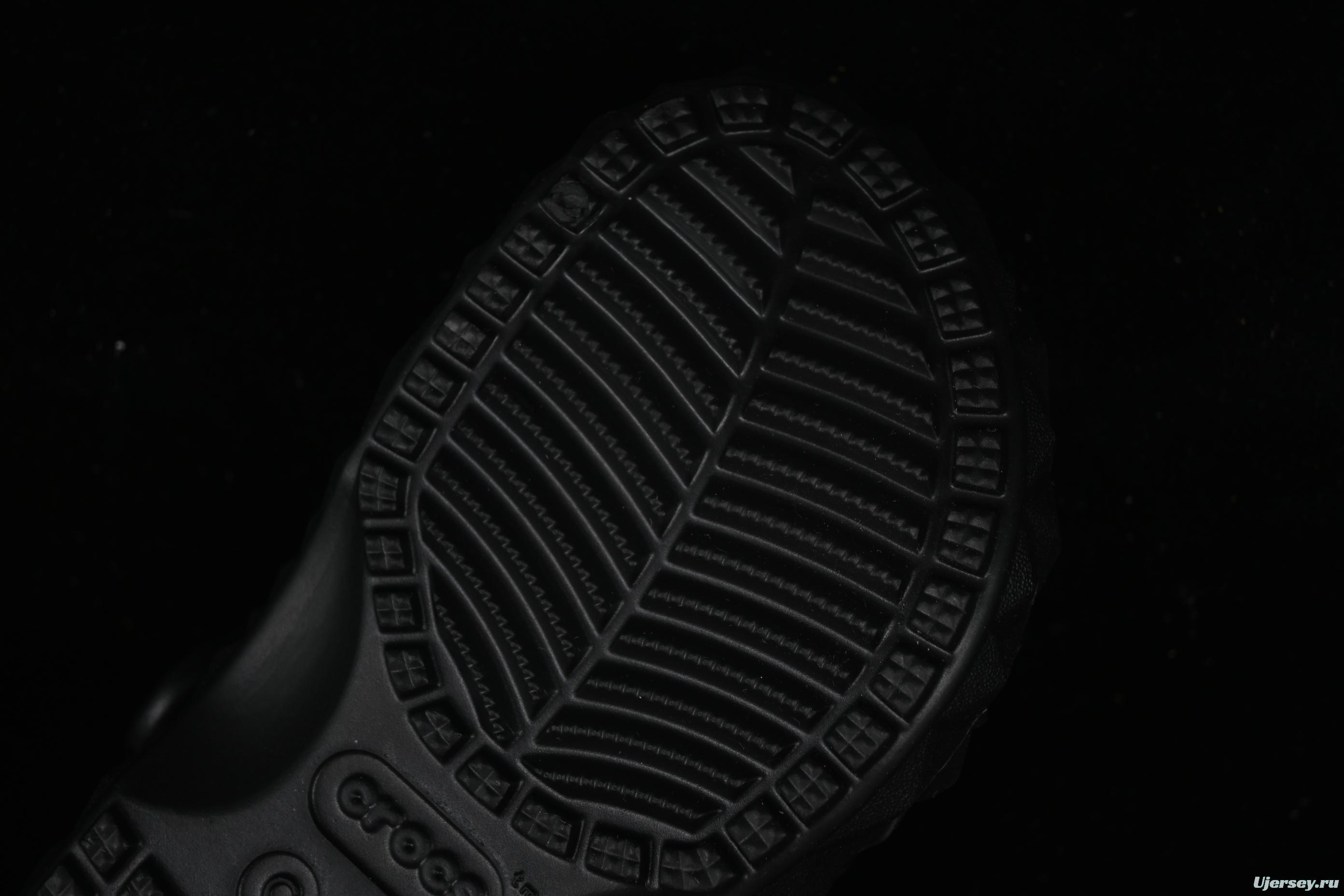 Crocs Classic Clog Kids Lightweight Slip-Resistant Clog with Ventilation Holes - B.D4