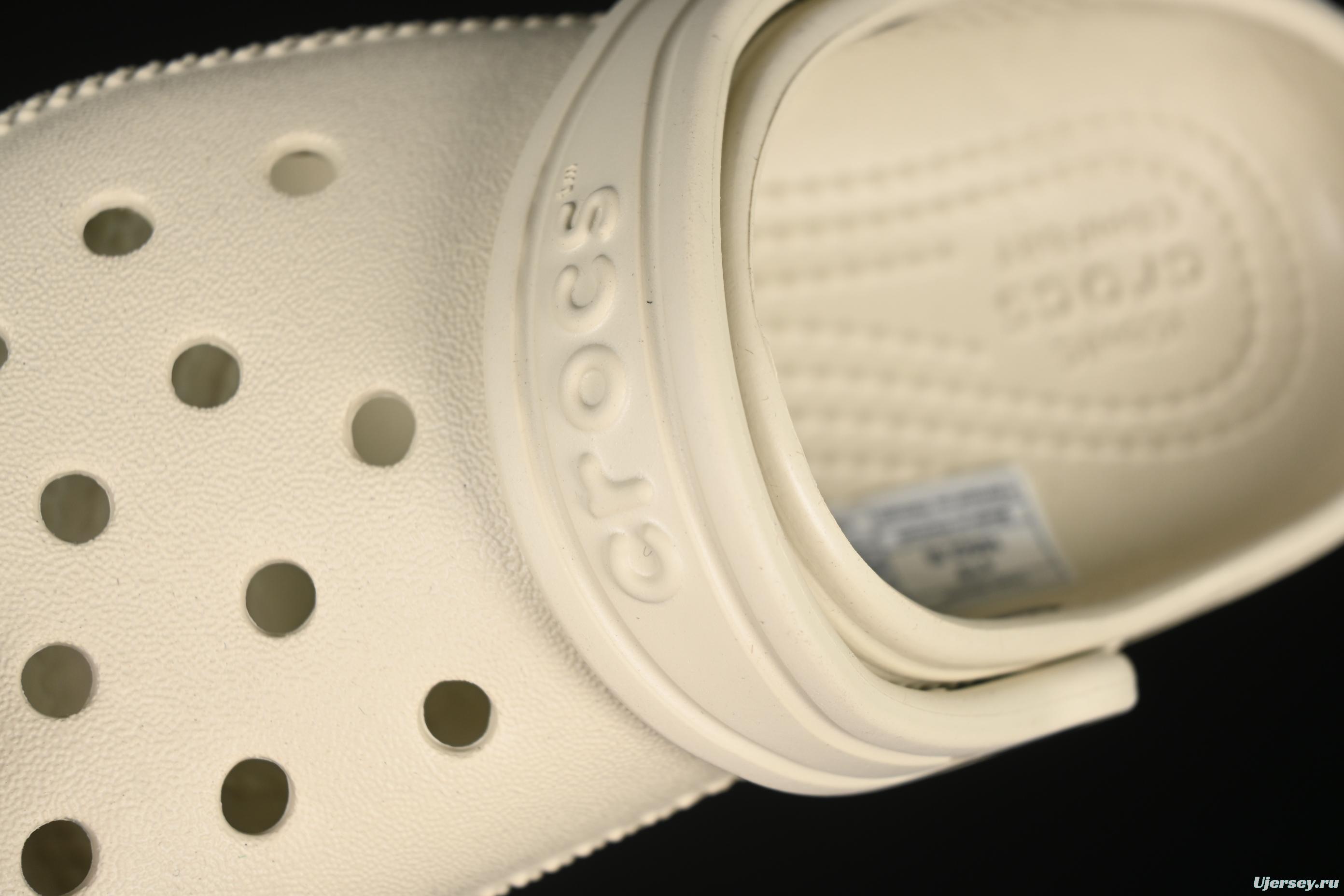 Crocs Classic Clog Kids Lightweight Slip-Resistant Comfortable Sandals - B.D4