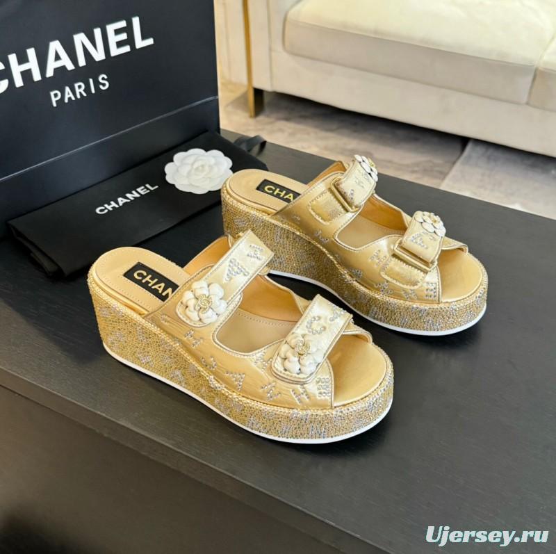 2025 Women Chanel Gold Leather Slippers LY00330