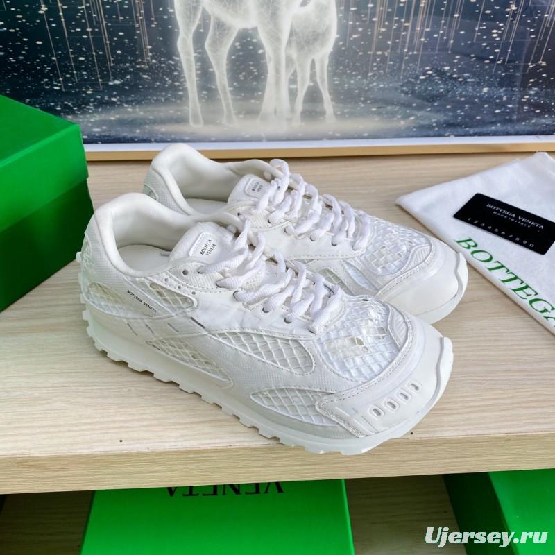 2025 Unisex Bottega Veneta White Lightweight Mesh Runner Sneakers LY00310