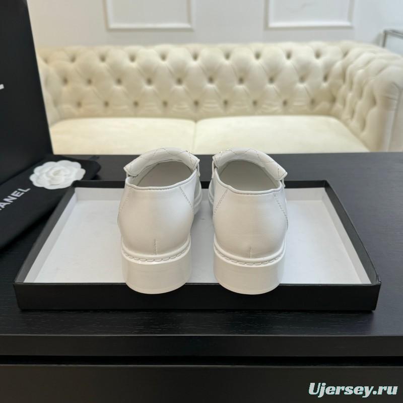 2025 Women Chanel White Leather Loafers KFY00310