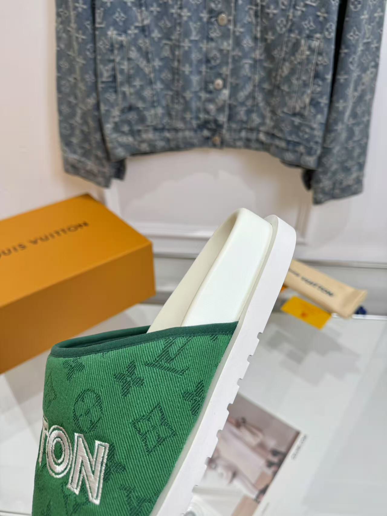 2025 Slippers Louis Vuitton Green Canvas Slippers LY
