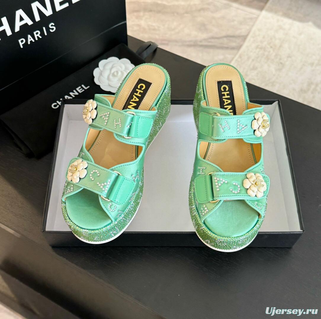 2025 Slippers Chanel Green Leather Platform Floral LY00330