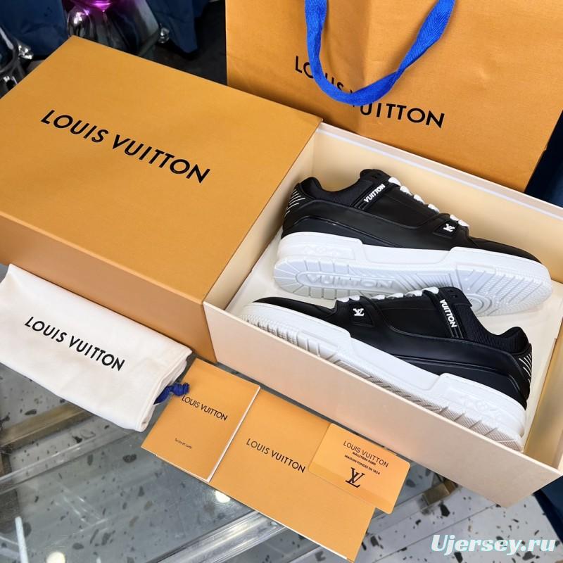 2025 Men Louis Vuitton Black White Leather LV Trainer