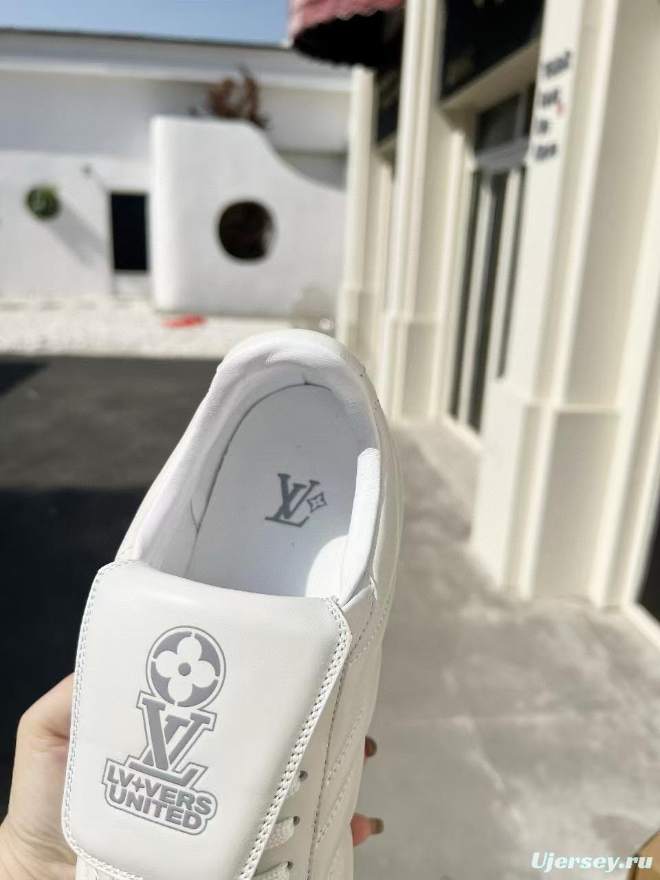 2025 Unisex Louis Vuitton White Leather Sneakers MJ00380