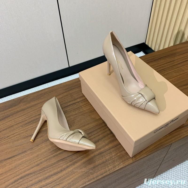 2025 Women Gianvito Rossi Beige Leather Pumps KFY00300