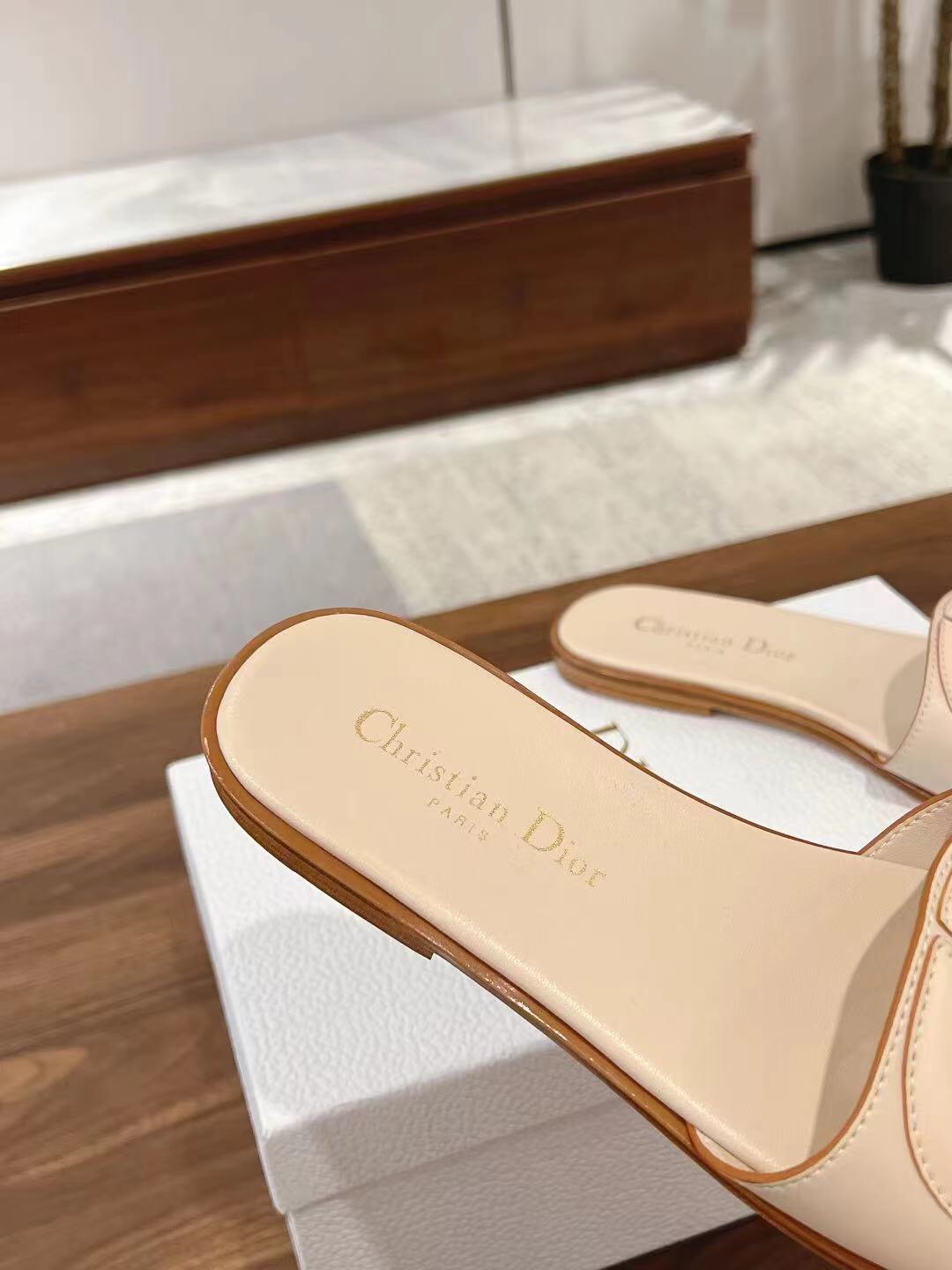 2025 Dio Ivory Leather Slippers LY00260