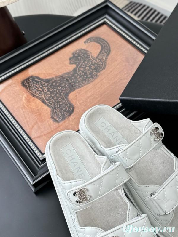 2025 Women Chanel White Leather Slippers LY00310
