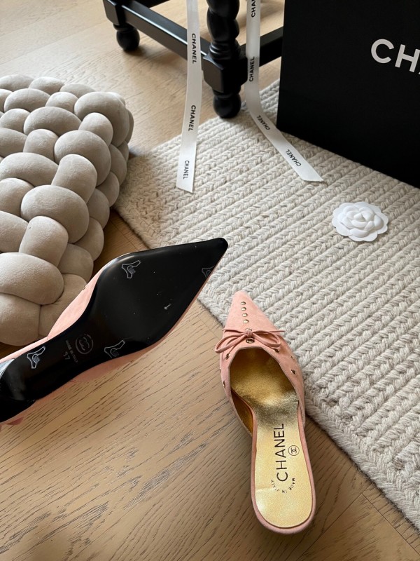 2025 Women Chanel Pink Suede Mules