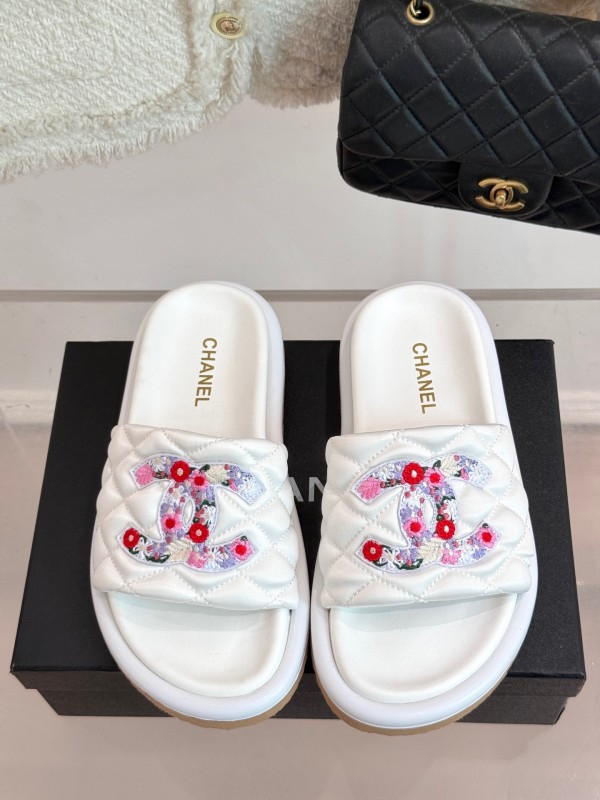 2025 Slippers Chanel White Leather Women Slippers KFY00260