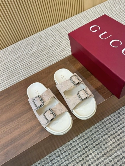 2025 Women Gucci Beige Leather Sandals