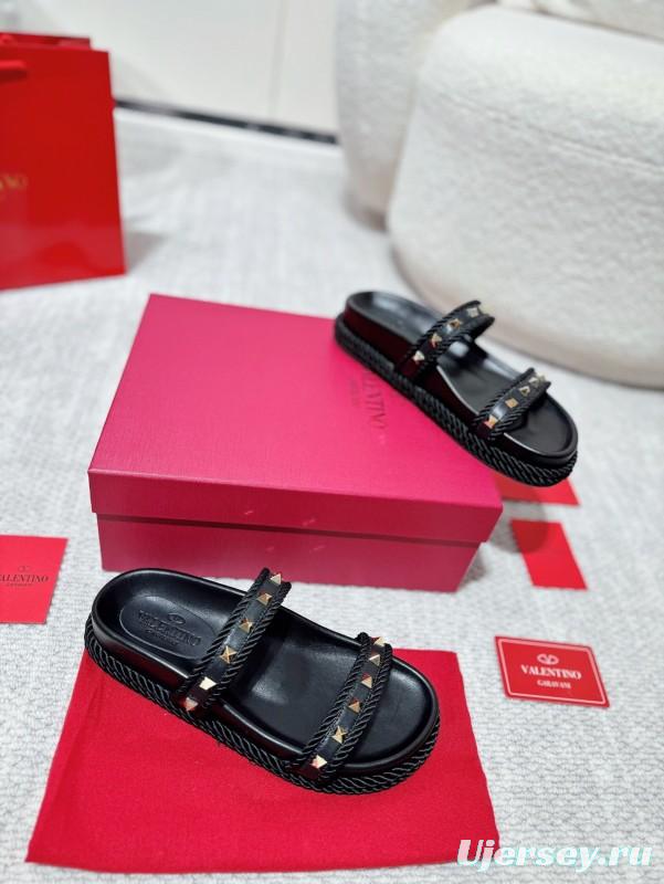 2025 Women Valentino Black Leather Slippers Studded LY00250