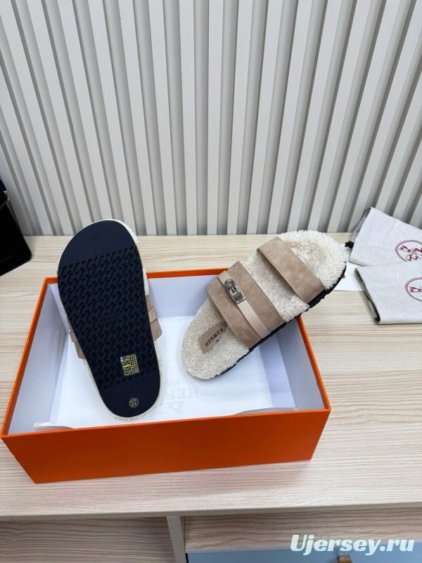 2024 Slippers Hermès Beige Shearling Leather Slippers