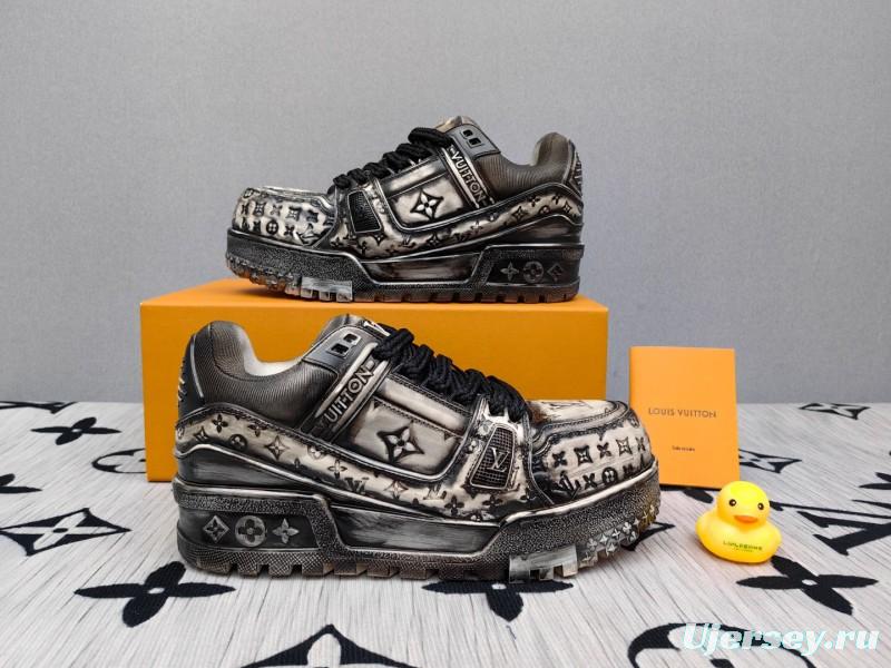 2025 Unisex Louis Vuitton Black White Leather Trainers KFY00510