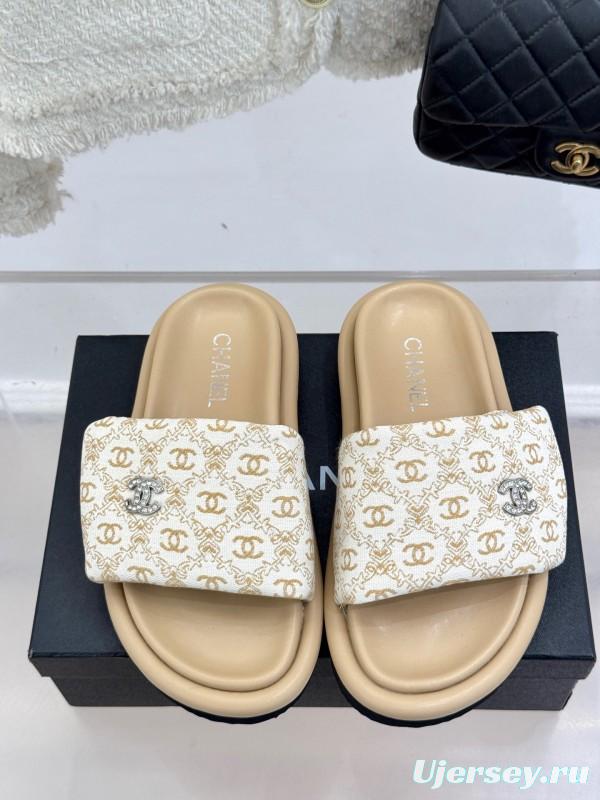 2025 Slippers Chanel Beige White Canvas Slippers