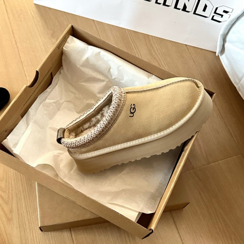 2024 UGG beige suede slippers