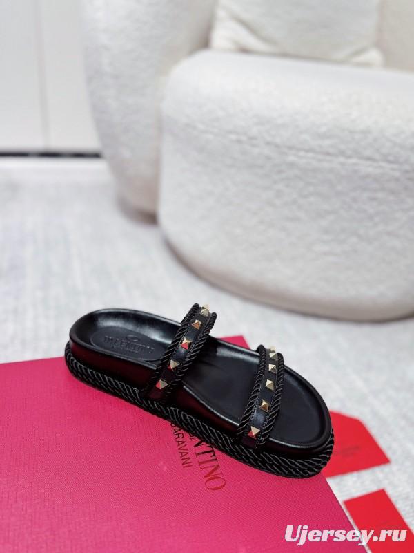 2025 Women Valentino Black Leather Slippers Studded LY00250