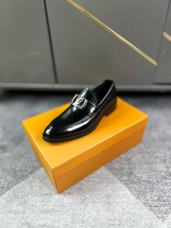 2024 Men Louis Vuitton Black Leather Loafer MJ00290