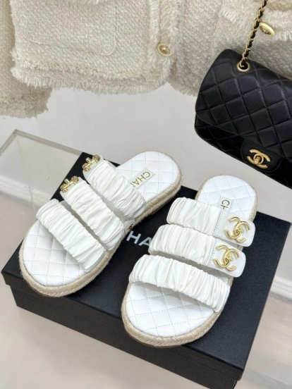 2025 Women Chanel White Leather Slippers KFY00230