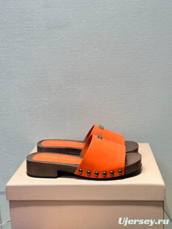 2025 Women Miumiu Orange Patent Leather Slippers