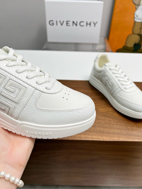 2024 Unisex Givenchy White Silk Calfskin Patent Leather Low Top Sneakers MJ00380