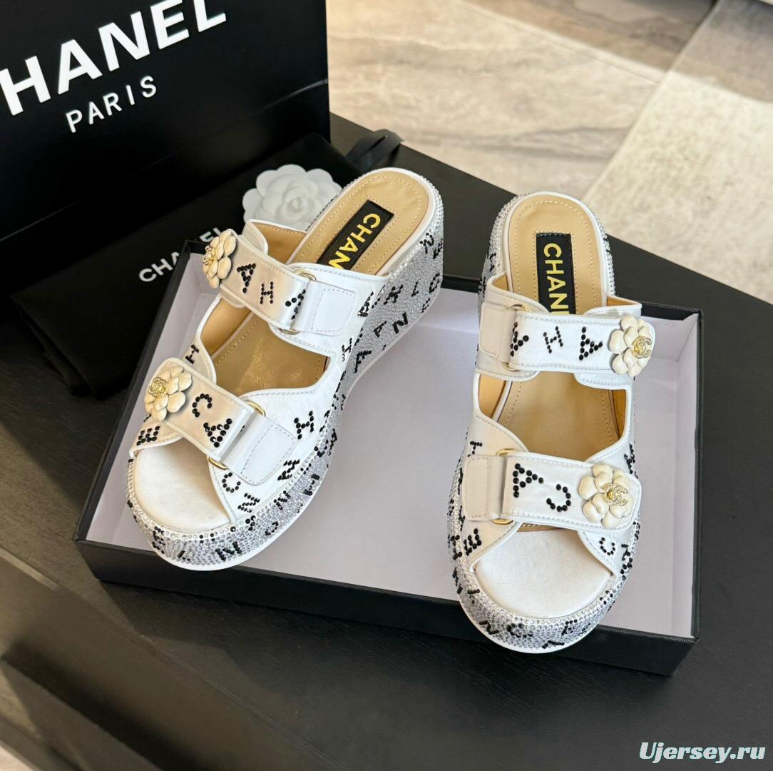 2025 CHANEL White Leather Slippers LY00330